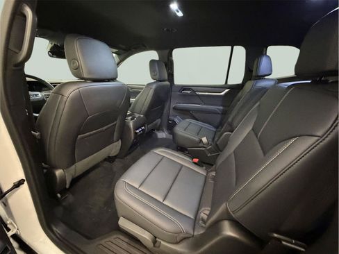 Used 2024 GMC Acadia Elevation image 27