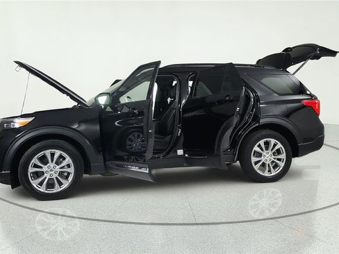 Used 2023 Ford Explorer XLT w/ Equipment Group 202A AWD/4WD image 6