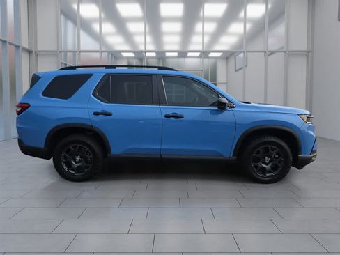 Certified 2025 Honda Pilot TrailSport image 2