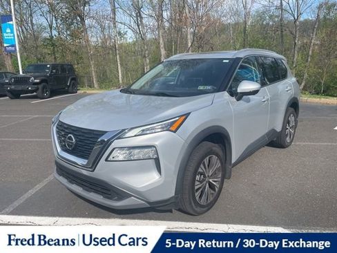 Used 2021 Nissan Rogue SV w/ Premium Package image 3
