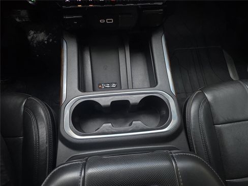 Used 2020 Chevrolet Silverado 1500 High Country w/ Technology Package AWD/4WD image 24