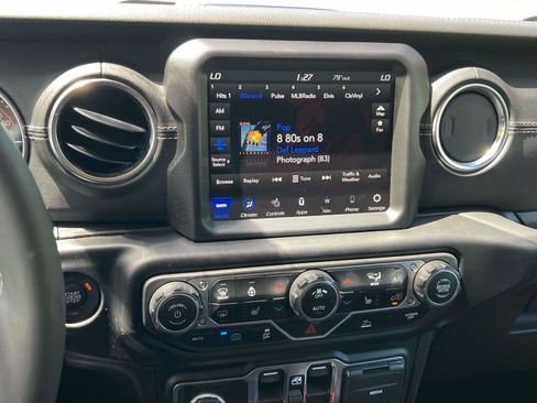 Used 2023 Jeep Wrangler Unlimited Sahara w/ Cold Weather Group AWD/4WD image 15