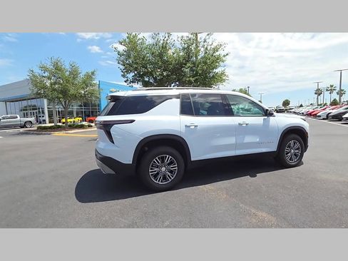New 2026 Chevrolet Traverse LT w/ Enhanced Driving Package FWD image 17