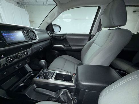 Used 2019 Toyota Tacoma SR5 AWD/4WD image 5