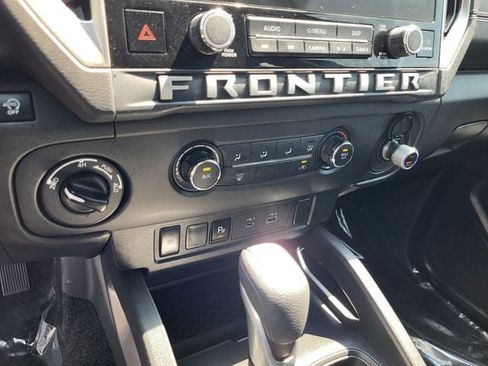 Certified 2025 Nissan Frontier SV AWD/4WD image 18
