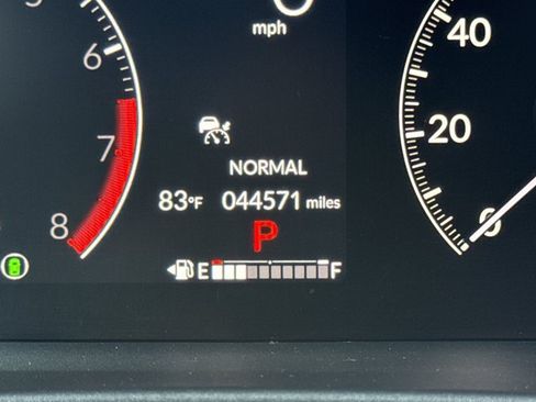 Used 2025 Honda Pilot Touring image 25