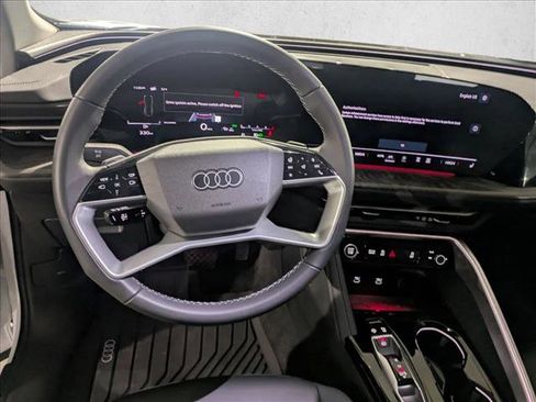 Used 2025 Audi Q5 Premium Plus w/ Premium Plus image 14