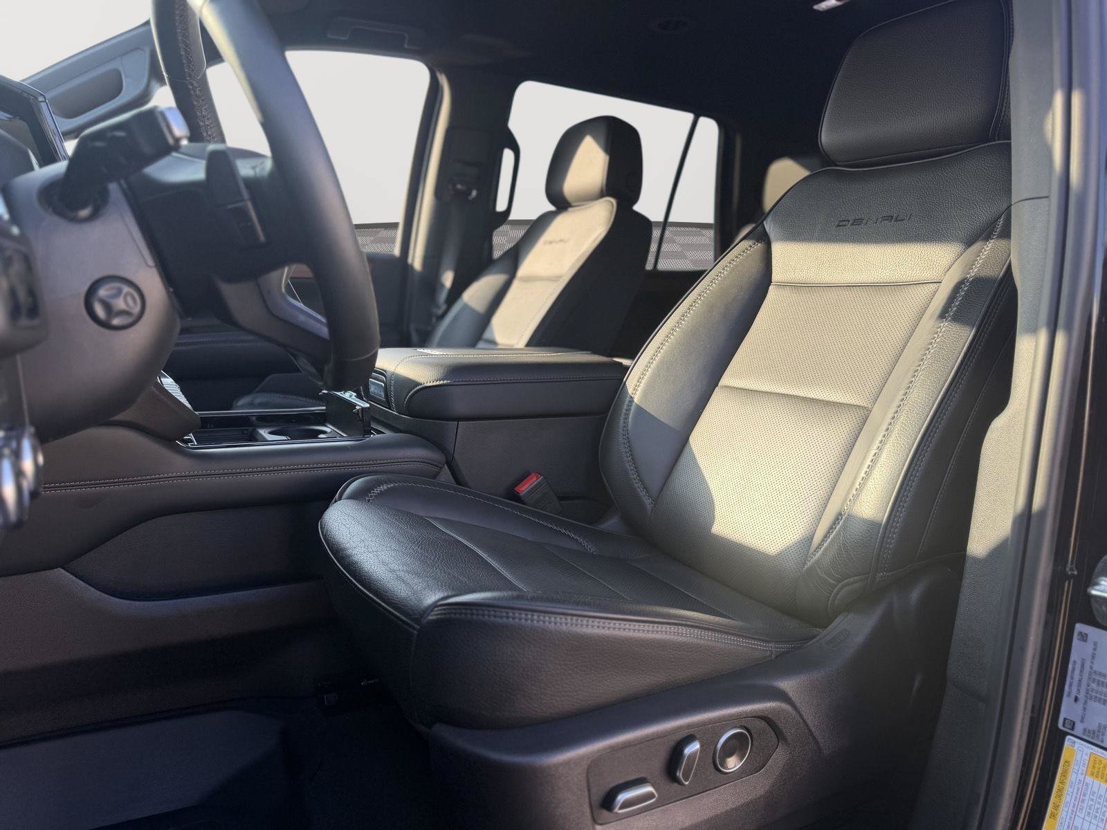 Used 2026 GMC Yukon Denali w/ LPO, Floor Liner Package AWD/4WD image 9