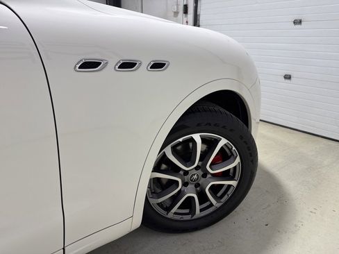 Used 2021 Maserati Levante image 7