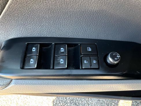 Used 2018 Toyota Camry XSE image 19