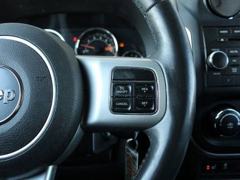 Used 2016 Jeep Compass Latitude image 12