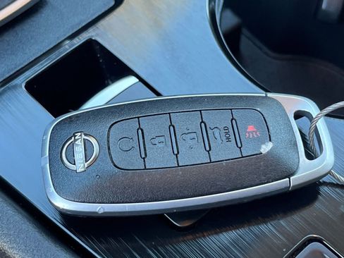 Used 2025 Nissan Rogue SV image 21