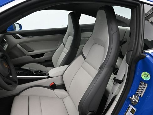 Used 2025 Porsche 911 Carrera image 5