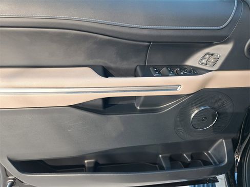 Used 2024 Ford Expedition Limited image 33