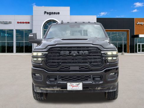 New 2026 RAM 2500 Laramie AWD/4WD image 7