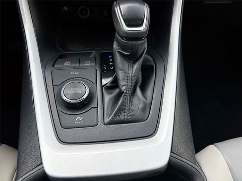 Used 2021 Toyota RAV4 XLE Premium AWD/4WD image 16