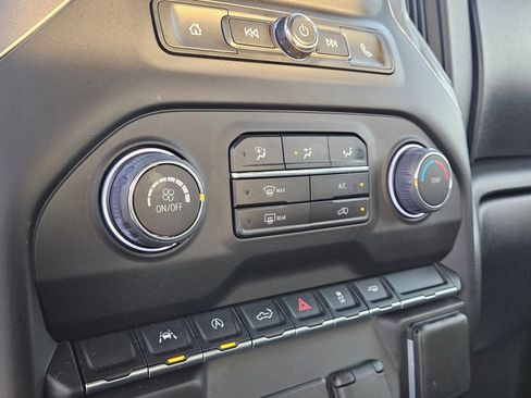 Used 2022 Chevrolet Silverado 1500 Custom image 16