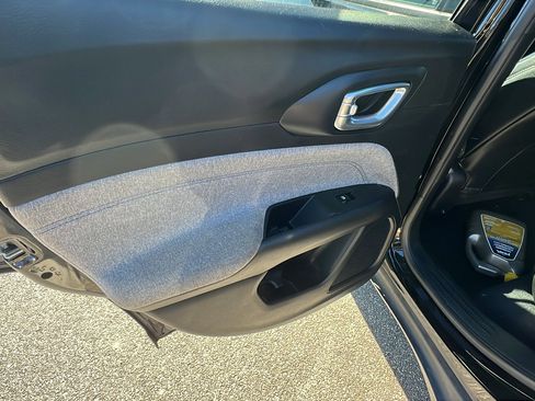 Used 2024 Jeep Compass Latitude image 22