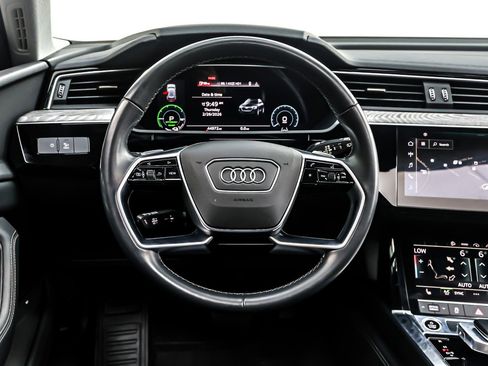 Used 2022 Audi e-tron Premium w/ Convenience Plus Package image 19