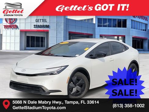 Used 2023 Toyota Prius LE image 1