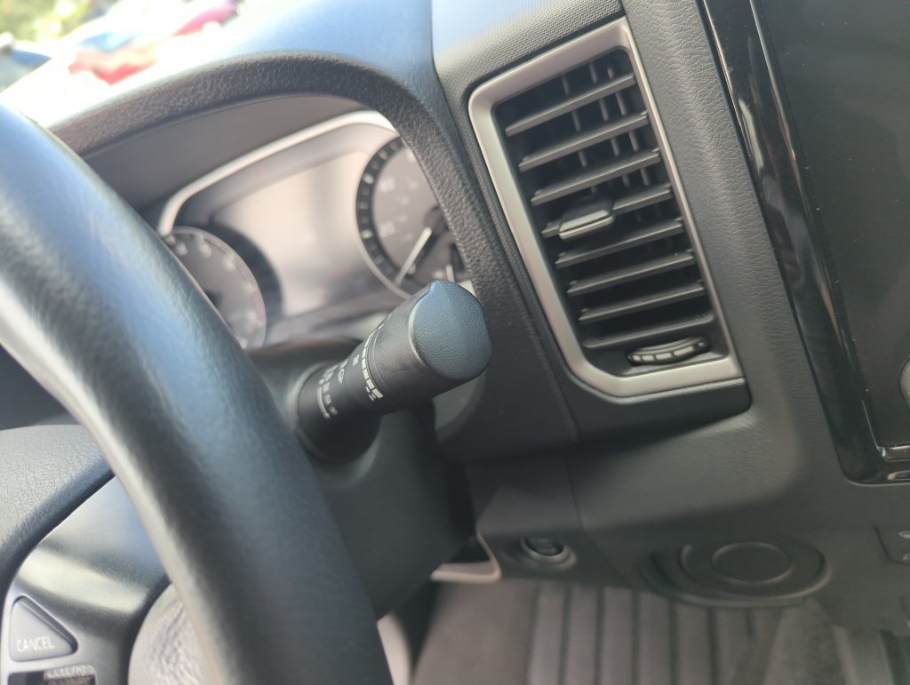 Used 2024 Nissan Frontier SV RWD image 24