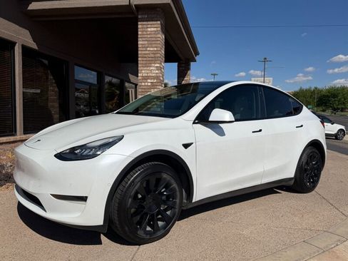 Used 2020 Tesla Model Y Long Range image 8
