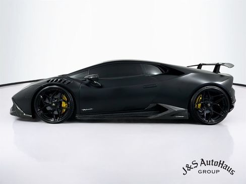 Used 2018 Lamborghini Huracan Performante AWD/4WD image 4