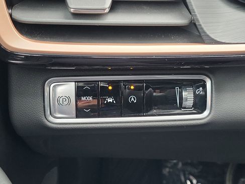 Certified 2025 Buick Envision Sport Touring image 28