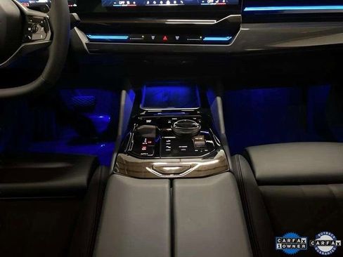 Used 2025 BMW 530i xDrive image 12