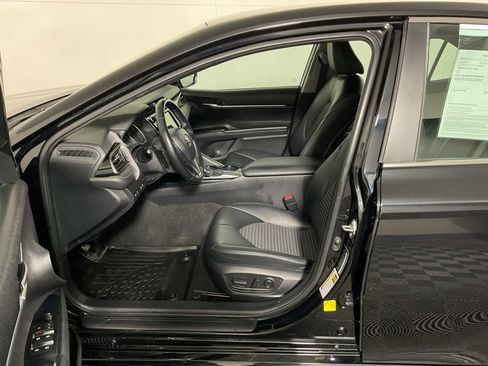 Used 2019 Toyota Camry LE image 18