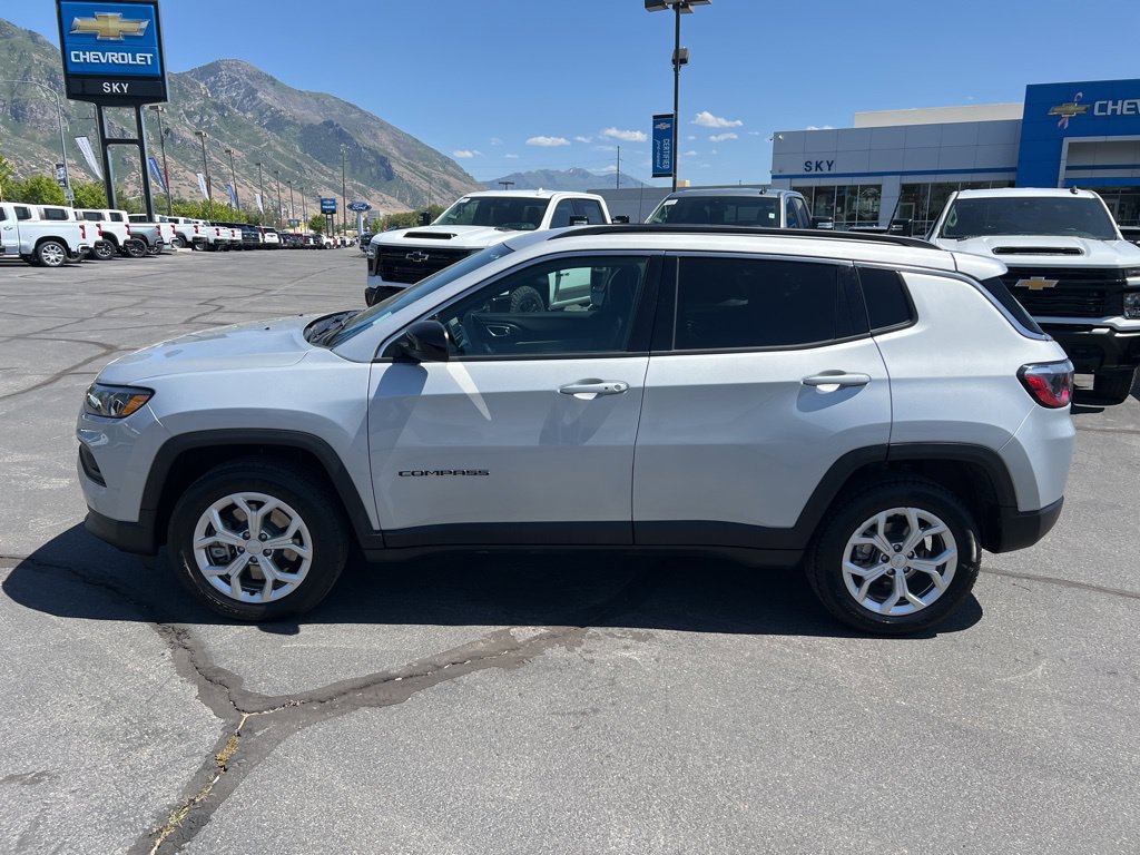 Used 2024 Jeep Compass Latitude AWD/4WD image 13