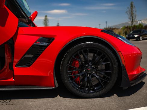 Used 2019 Chevrolet Corvette Z06 RWD image 18
