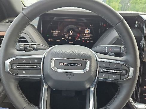 Used 2025 GMC Yukon XL Denali AWD/4WD image 14