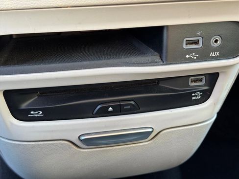 Used 2018 Chrysler Pacifica Touring-L Plus w/ Advanced Safetytec Group image 19