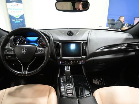 Used 2020 Maserati Levante S image 11