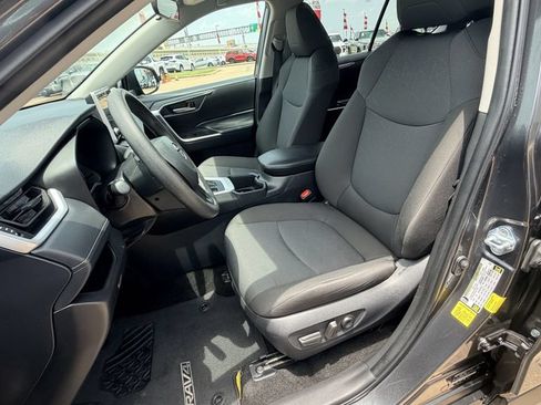 Used 2025 Toyota RAV4 XLE FWD image 24