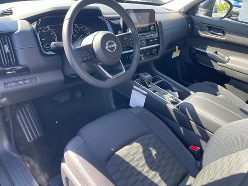 New 2025 Nissan Pathfinder SV w/ Black Appearance Package image 6