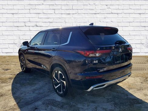 Used 2024 Mitsubishi Outlander SE image 3