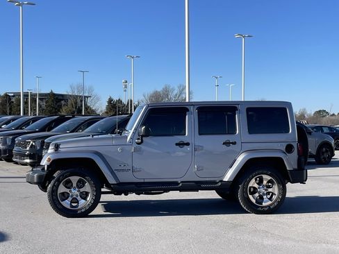 Used 2017 Jeep Wrangler Unlimited Sahara image 4