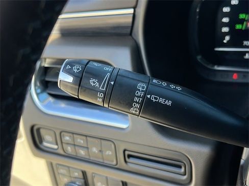 Used 2022 GMC Yukon SLT w/ SLT Premium Package image 24