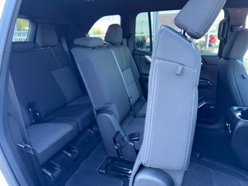 Used 2025 GMC Acadia Elevation FWD image 30