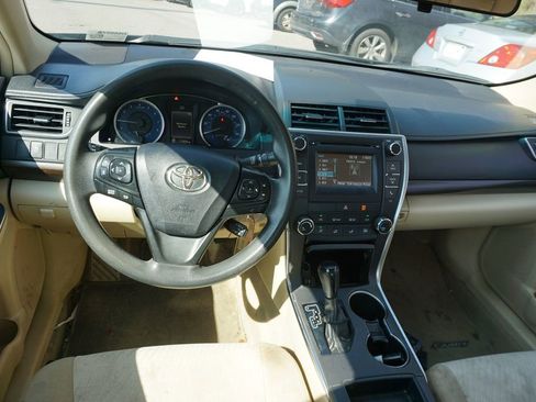 Used 2016 Toyota Camry LE image 5