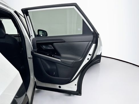 Used 2024 Toyota bZ4X FWD image 31