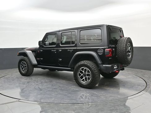 Used 2025 Jeep Wrangler Unlimited Rubicon w/ Convenience Group AWD/4WD image 5