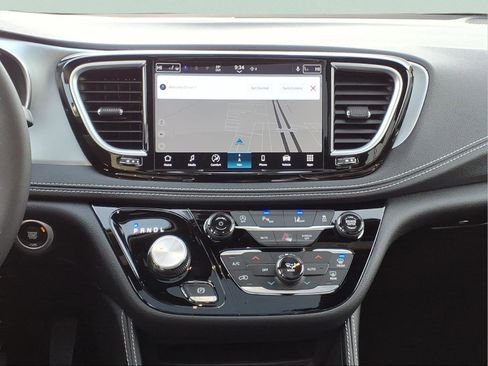 New 2026 Chrysler Pacifica Limited image 14