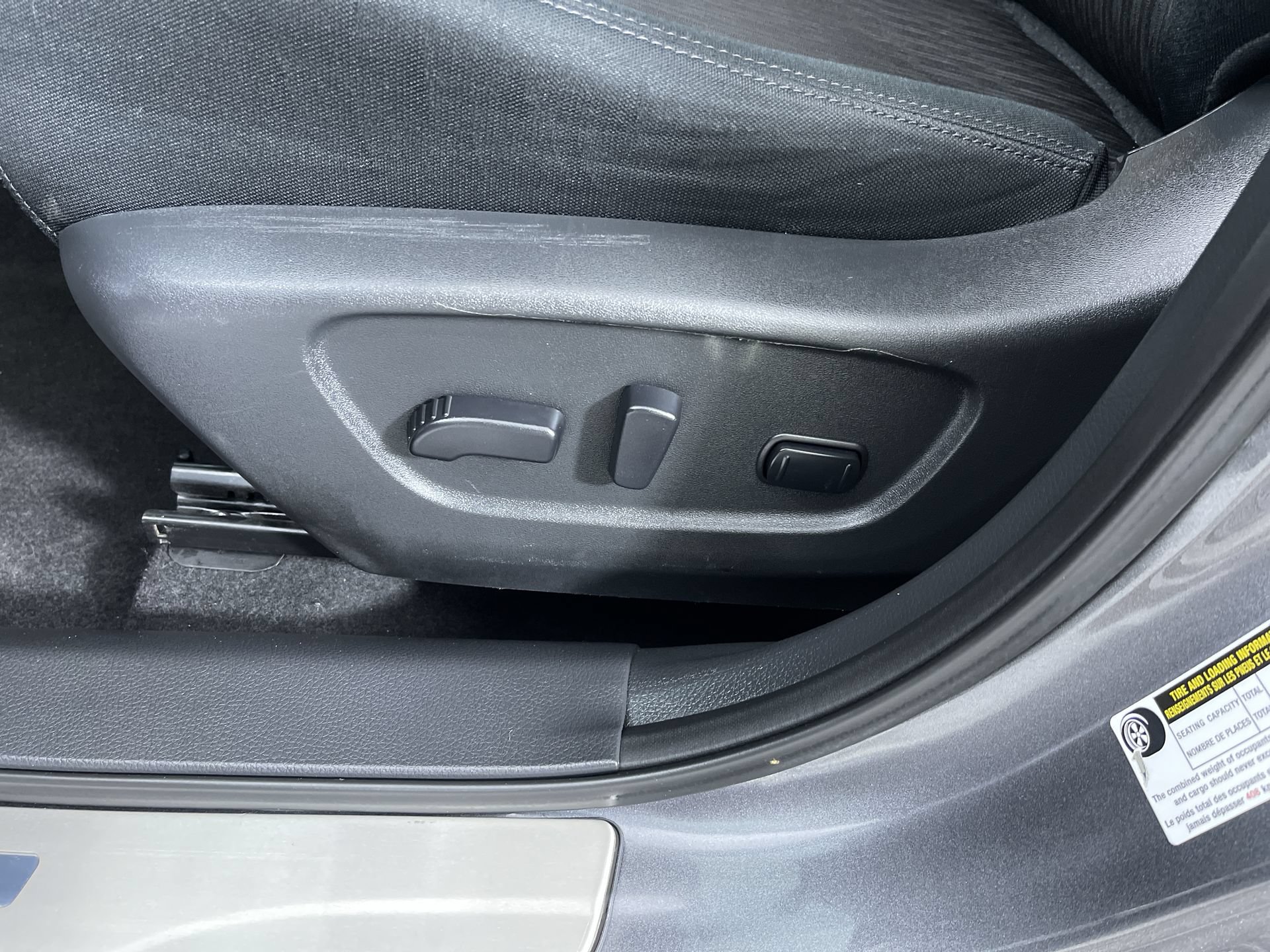 Used 2018 Nissan Rogue SV w/ Premium Package AWD/4WD image 13