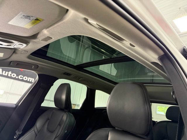 Used 2021 Volvo XC60 T8 Inscription AWD/4WD image 15