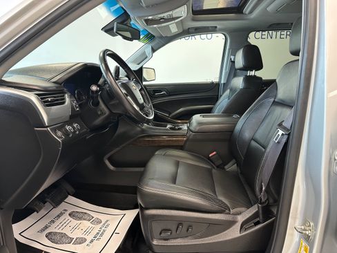 Used 2017 Chevrolet Suburban LT w/ LT Signature Package AWD/4WD image 10