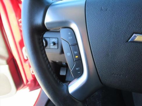 Used 2014 Chevrolet Traverse LT image 17