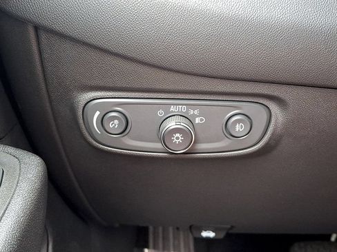 Used 2020 Chevrolet Equinox Premier FWD image 24